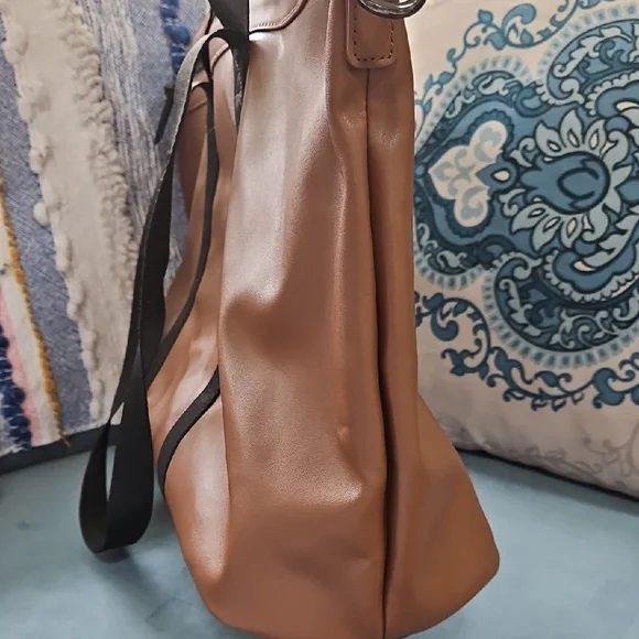 Ted Baker Tan Weekend Bag with Black Accents - Picture 5 of 13